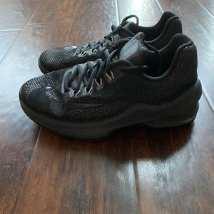 Nike Air Max Infuriate size 3 big kids youth tennis shoes